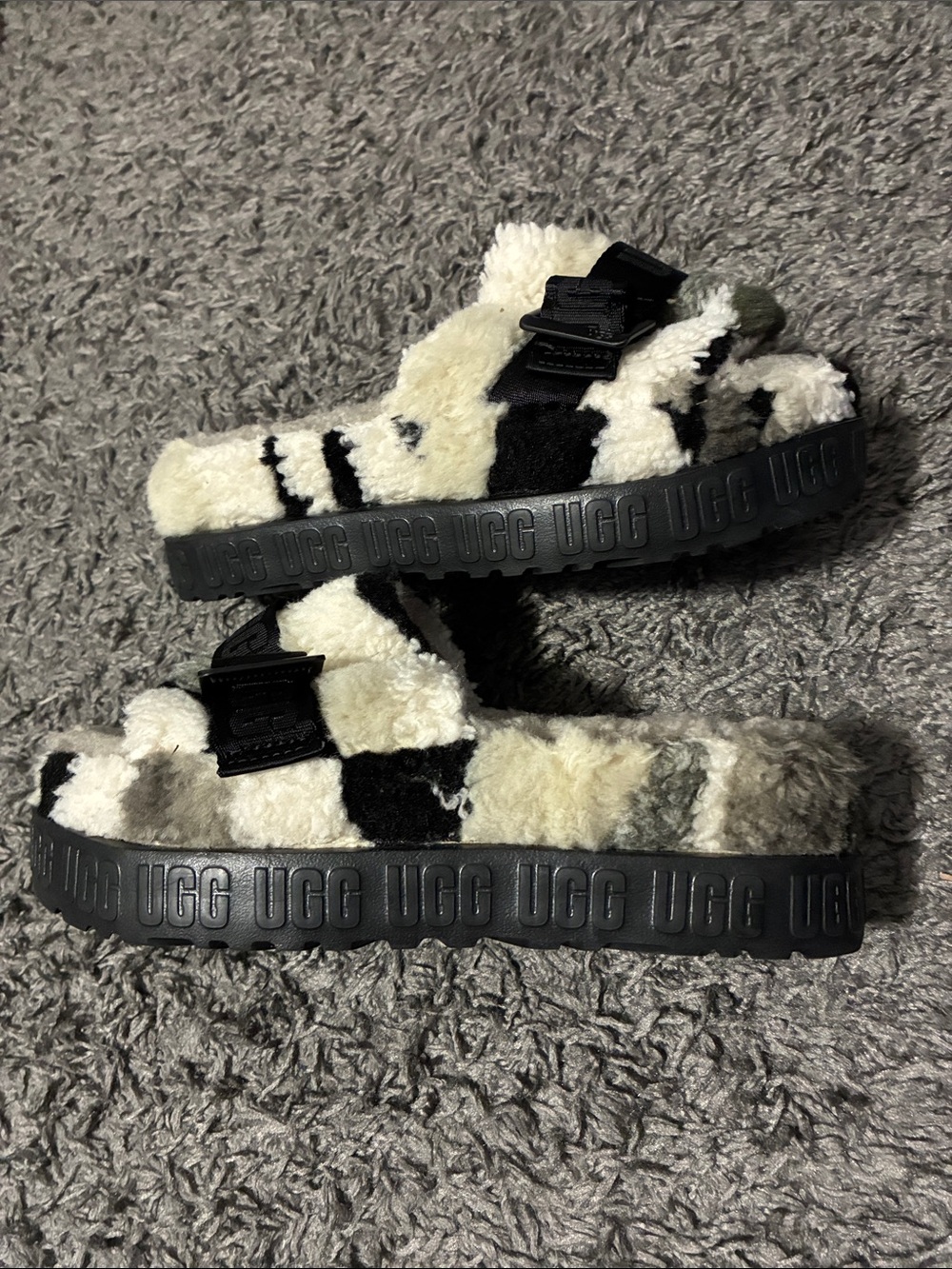 Ugg fluffita slides